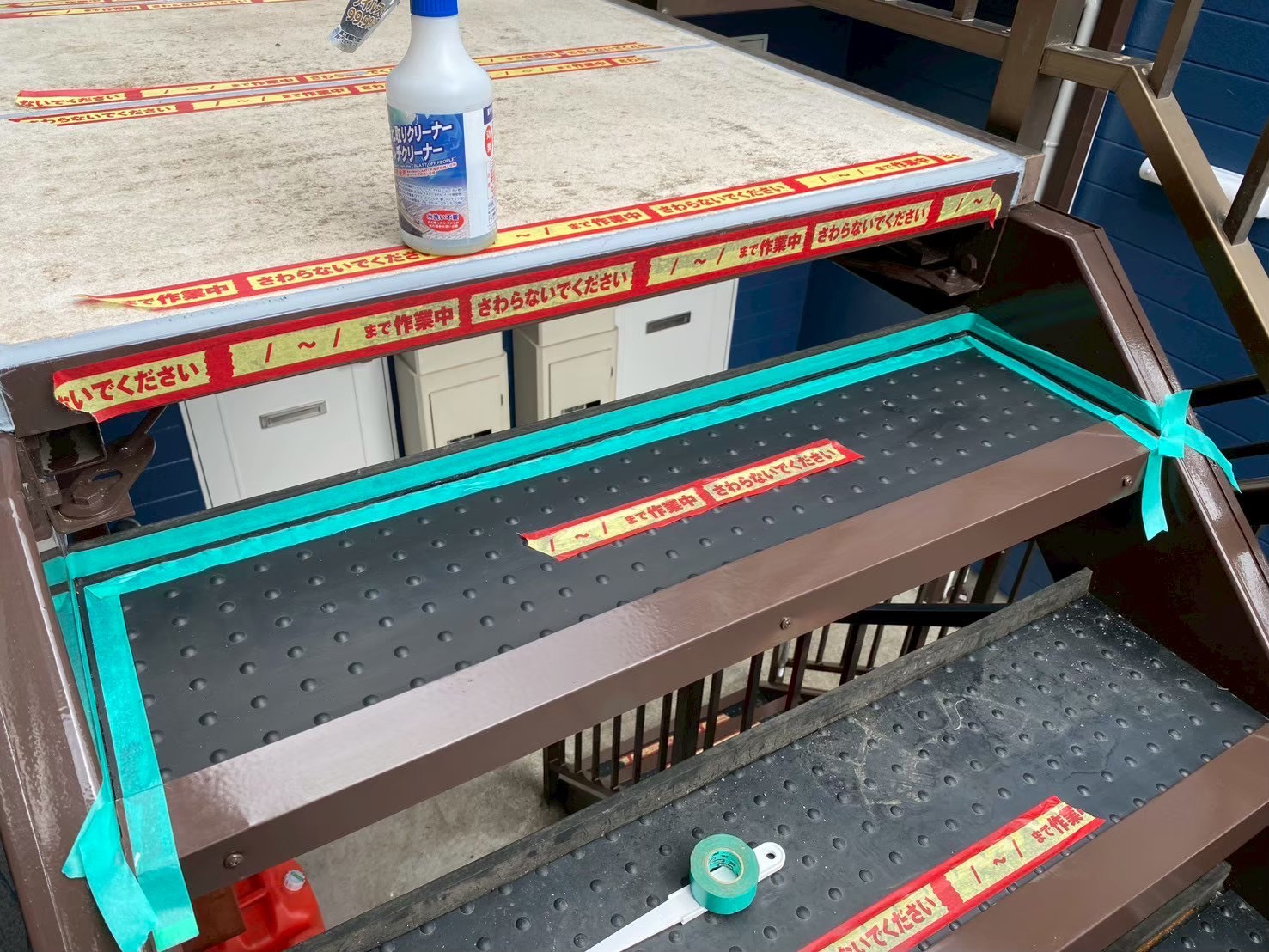 ゴムシートの仮合わせと固定作業